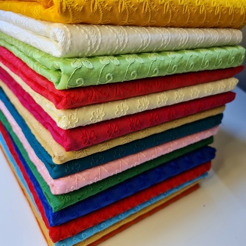 100 cotton lawn soft broderie - 100%,