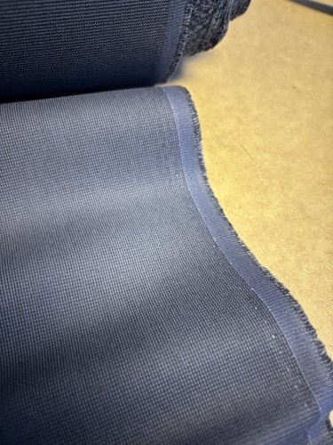 Metres dark grey small grid - dark,
